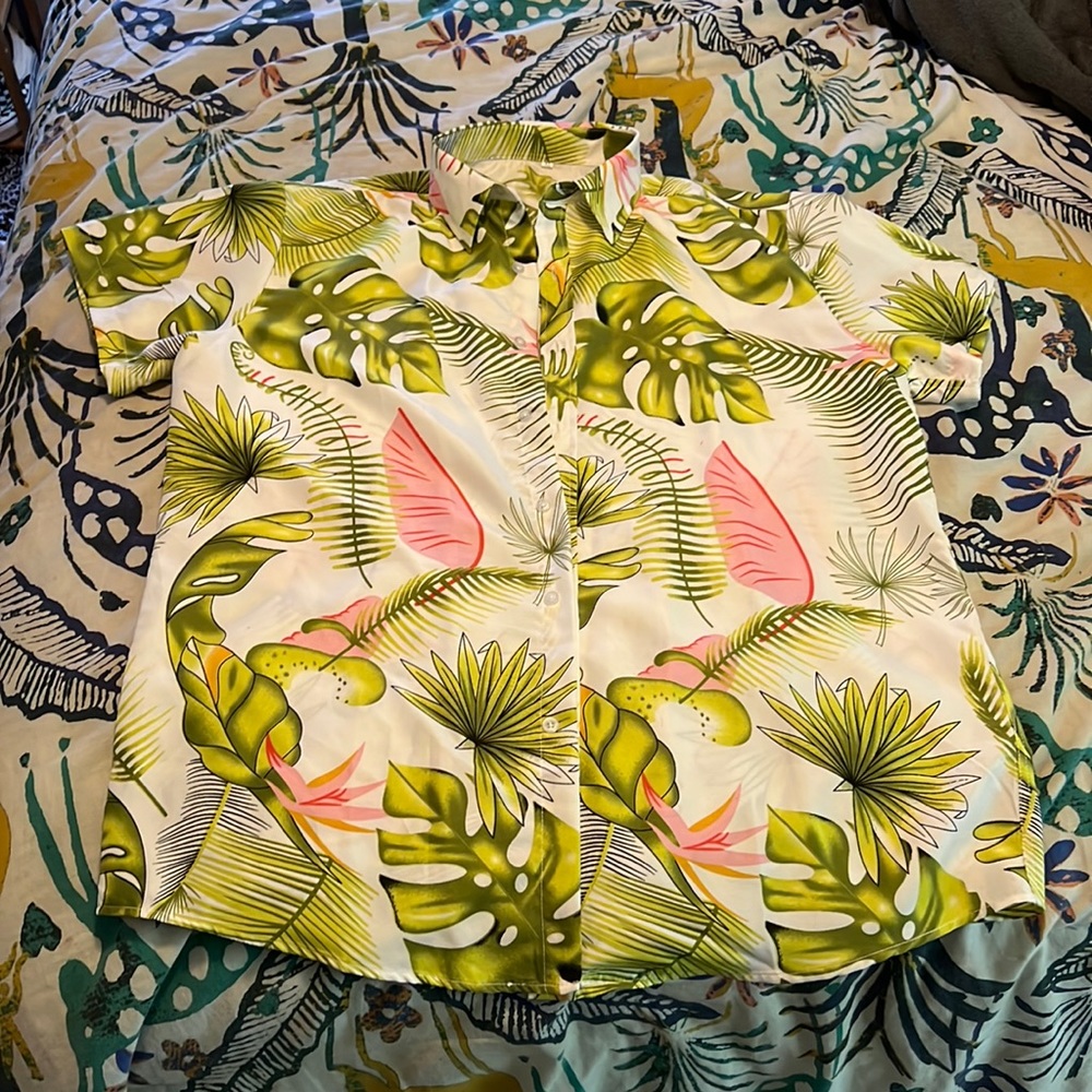Hawaiian short sleeve button-up